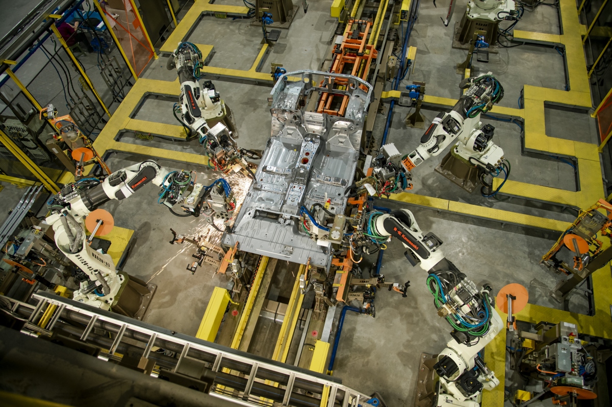 Đề xuất không giảm lệ phí trước bạ ô tô, doanh số cuối năm đi đâu về đâu? - Ảnh 1