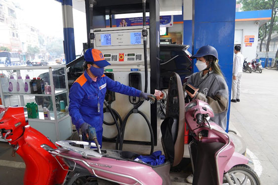 Người dân có được đền bù nếu doanh nghiệp tính sai giá xăng dầu? - Ảnh 1
