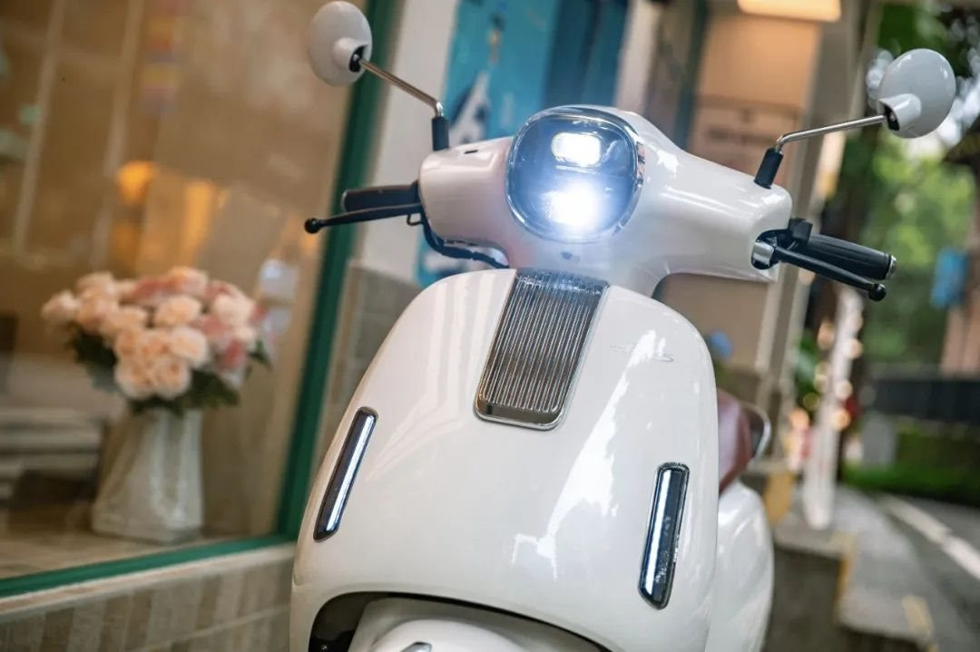 "Tân binh" xe ga 125cc của Honda được bàn giao, giá cực rẻ từ 32 triệu đồng, uống 1,88 lít xăng/100km - Ảnh 1