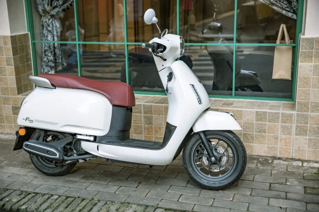 "Tân binh" xe ga 125cc của Honda được bàn giao, giá cực rẻ từ 32 triệu đồng, uống 1,88 lít xăng/100km - Ảnh 4