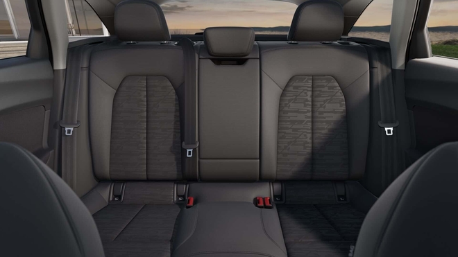 Không mua gói tùy chọn cao cấp giá 2.500 USD, chủ xe Audi A5 sẽ phải đánh đổi mảng nhựa thay vì màn hình xịn ở vị trí này - Ảnh 5