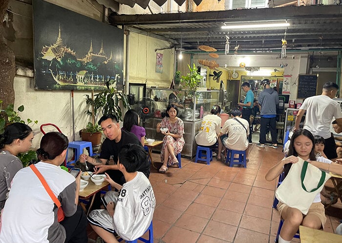 Quán kem xôi chuẩn Thái gần 40 năm của cụ bà 85 tuổi trong khu tập thể Hà Nội - Ảnh 6