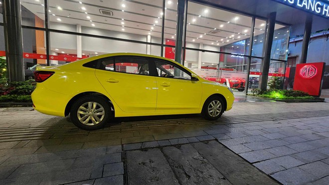 Tốn gần 30 triệu cho đại lý đổi màu xe, chủ nhân 2 chiếc MG5 bức xúc: 'Làm ăn cẩu thả, sơn 20 ngày đã bong tróc, nhân viên đùn đẩy trách nhiệm' - Ảnh 1