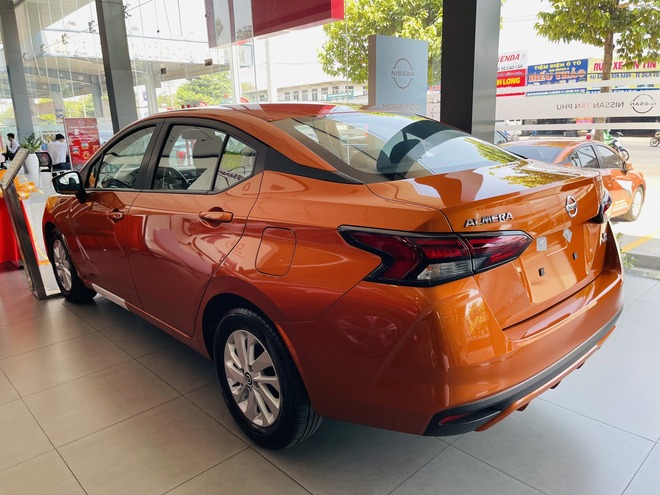 Nissan Almera giảm 77-116 triệu tại đại lý: Sản xuất 2023, mức giảm tùy màu sắc, giá rẻ ngang Hyundai Grand i10 - Ảnh 8