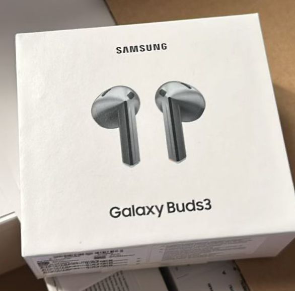Galaxy Buds3 chưa ra mắt đã được rao bán: Thiết kế gây tranh cãi - Ảnh 1