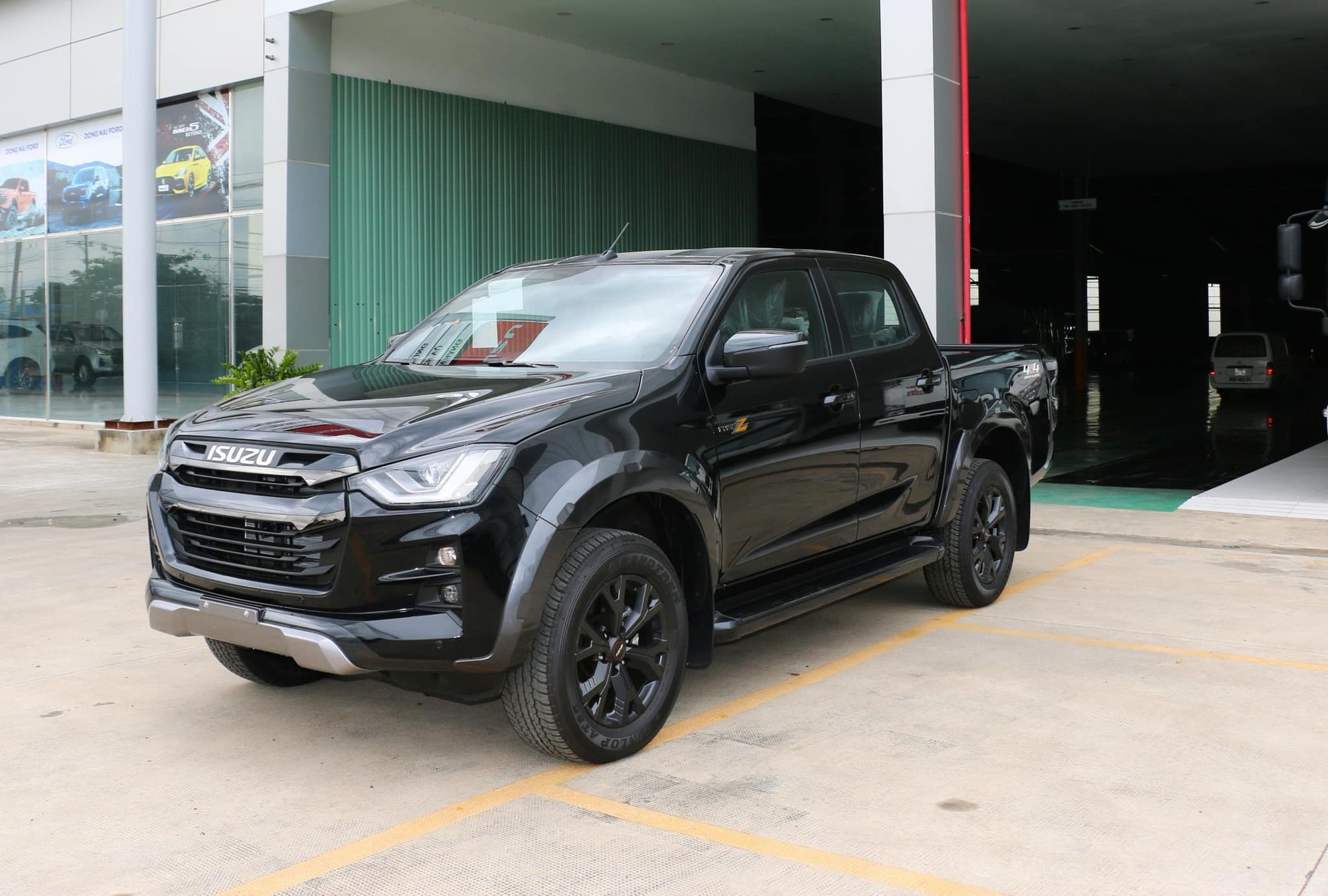 Isuzu D-Max bản cao nhất giảm 120 triệu tại đại lý: Giá chỉ còn 760 triệu đồng, thấp hơn Ranger XLS 2 cầu - Ảnh 1