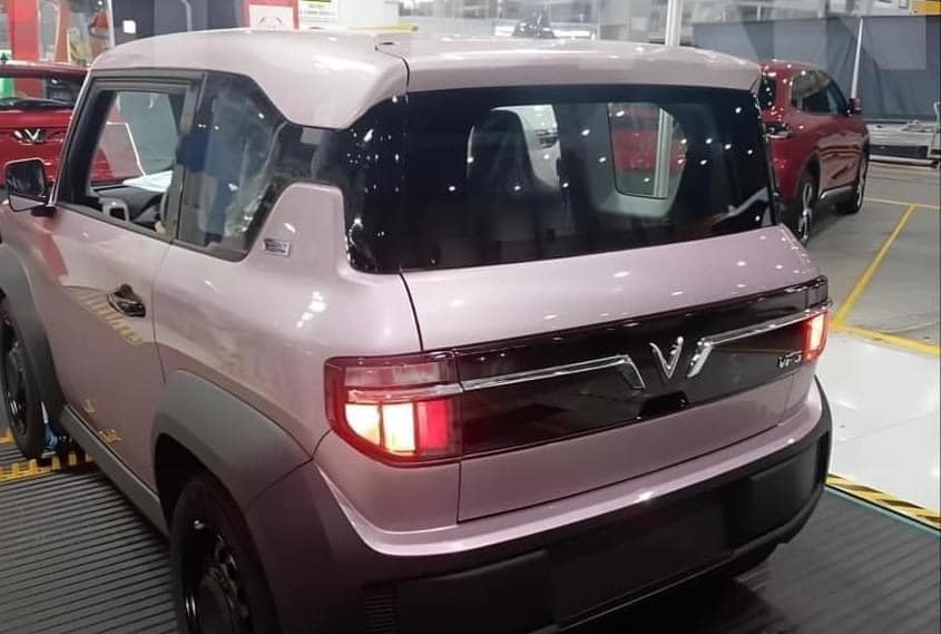 Xuất hiện chiếc VinFast VF 3 màu hồng phấn: Cộng đồng mạng bàn luận về 1 chi tiết - Ảnh 1