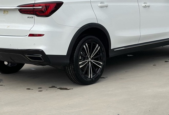 MG RX5 giảm giá kỷ lục tại đại lý: Còn từ 559 triệu, rẻ ngang Sonet bản thấp, khách mua phải đánh đổi một lựa chọn - Ảnh 4