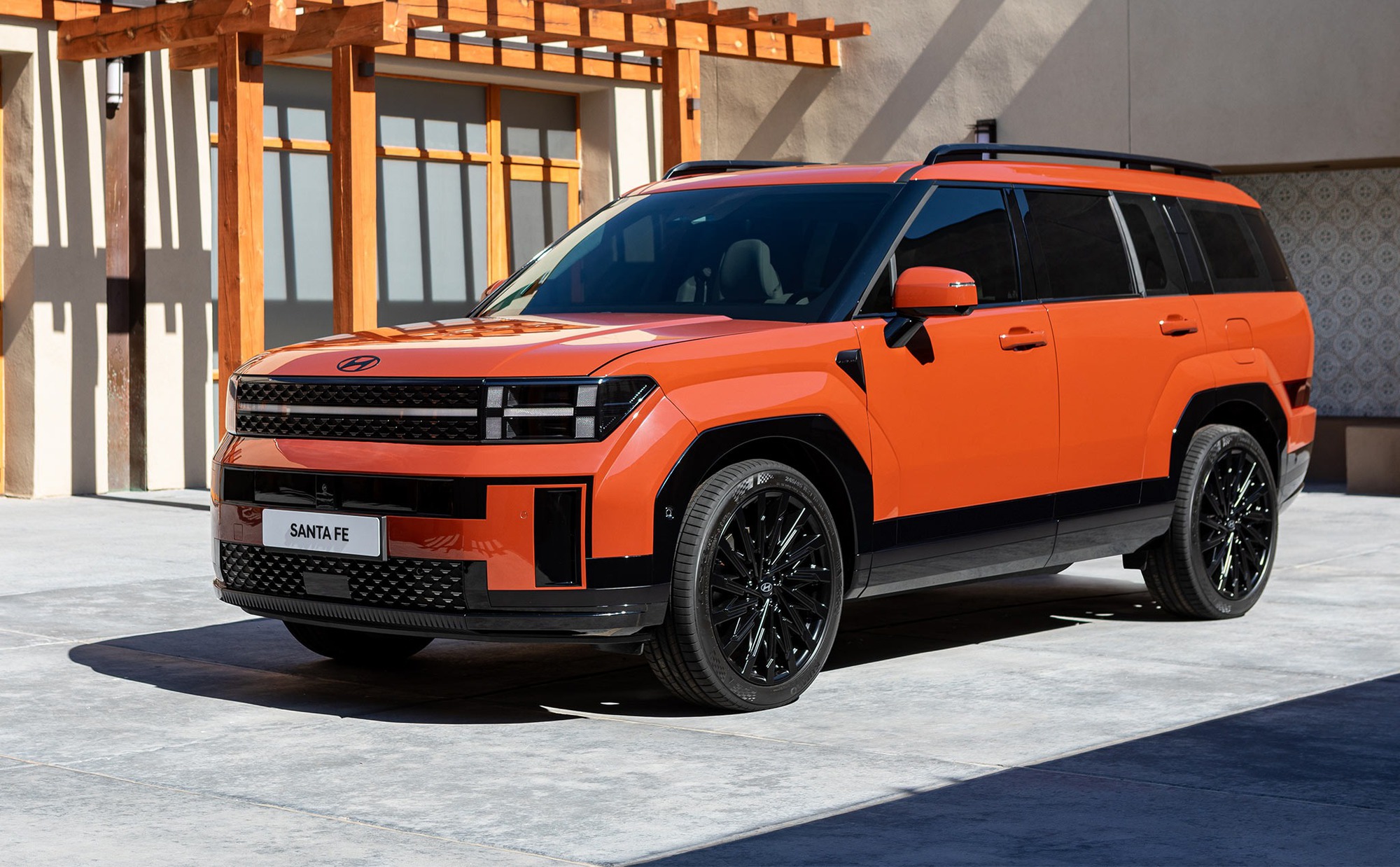 Đại lý báo Hyundai Santa Fe 2024 ra mắt tháng 9 này: Bỏ bản máy dầu, có thêm động cơ hybrid - Ảnh 1