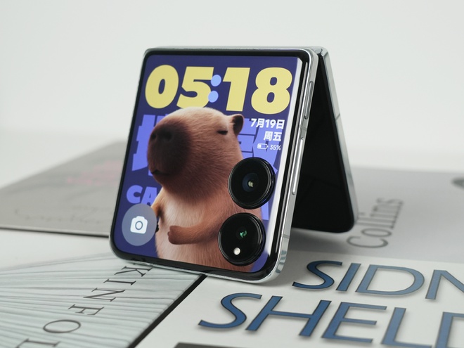 Cận cảnh Xiaomi MIX Flip: Thiết kế cực đẹp, màn hình phụ xịn nhất thế giới, pin cũng lớn nhất, giá rẻ hơn Galaxy Z Flip6 - Ảnh 25