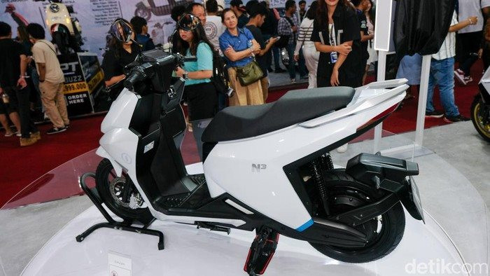 Xe máy điện thiết kế hầm hố, ngập tràn công nghệ giá chỉ 17 triệu đồng, rẻ hơn Wave Alpha - Ảnh 3