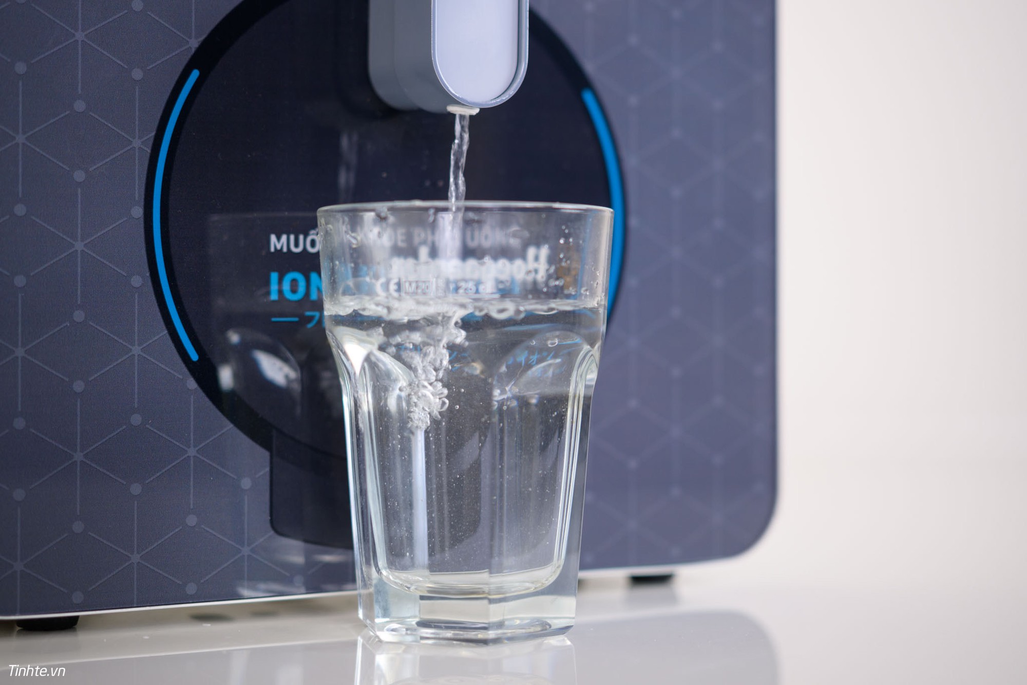 Nhà có lọc nước RO, lắp thêm máy tạo ion kiềm tươi tốt sức khoẻ - Ảnh 4