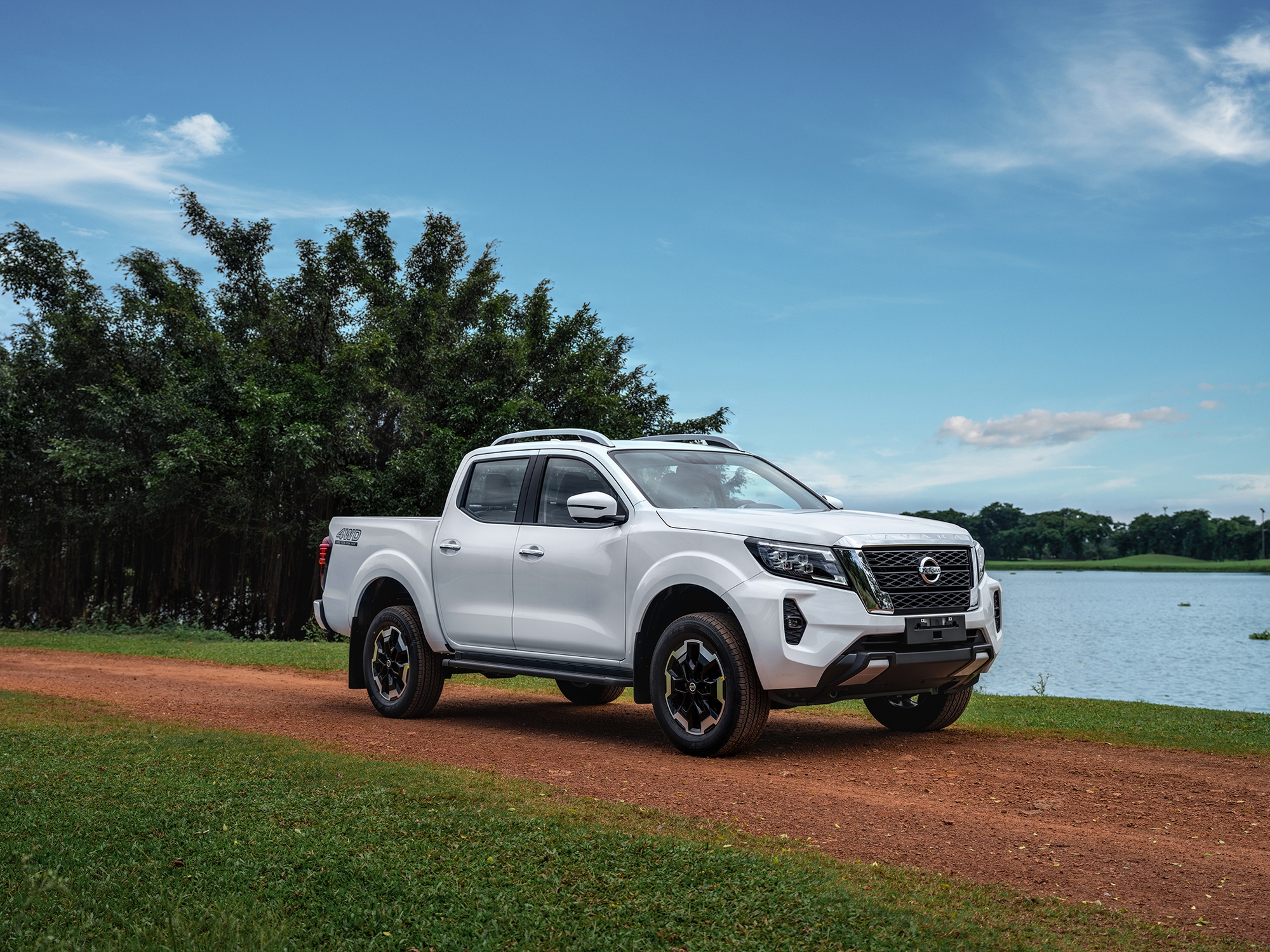Nissan Navara 2024 ra mắt Việt Nam: Thêm phiên bản, chỉ còn từ 685 triệu đồng, cạnh tranh Ranger bằng giá mềm hơn bản cũ - Ảnh 1