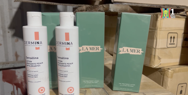 Hé lộ bí mật bên trong quán cháo lòng ở Hà Nội: Nguyên 1 kho xưởng chuyên "hô biến" mỹ phẩm “hết date” thành hàng còn hạn sử dụng - Ảnh 2