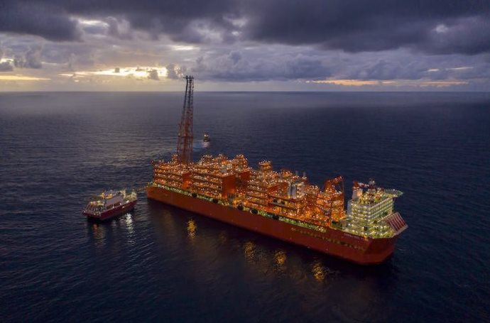 Quốc gia không có gì ngoài khí đốt vừa phát hiện mỏ gần 400 triệu thùng, tổng trữ lượng vượt mốc 8,3 tỷ thùng - Ảnh 1