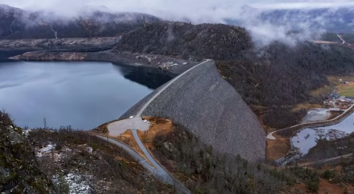 Nhà cung cấp điện lớn nhất châu Âu hạn chế xuất khẩu, EU thêm 'đau đầu' sau cú sốc năng lượng từ Nga - Ảnh 1