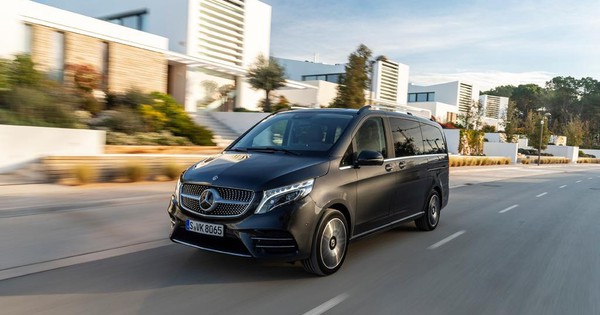 Mercedes giảm giá loạt xe sang, cao nhất gần 500 triệu đồng