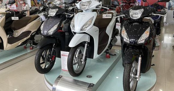 Honda chơi lớn tung ưu đãi khủng cho loạt xe máy hot: Giá Honda Vision, Winner X, Vario 160....dò đáy, có mẫu tặng kèm điện thoại Samsung, đồng hồ thông minh