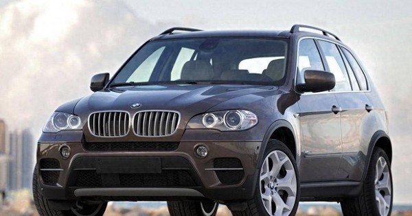 Cửa hít điện BMW kẹp tay chủ xe: Nạn nhân được bồi thường 1,9 triệu USD, mở ra tranh luận về an toàn