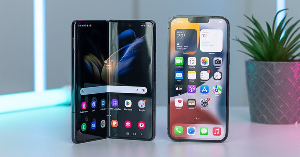 6 thế hệ, Samsung vẫn chưa làm được điện thoại màn hình gập hoàn hảo: Apple đã đúng khi chỉ "ngồi nhìn"?