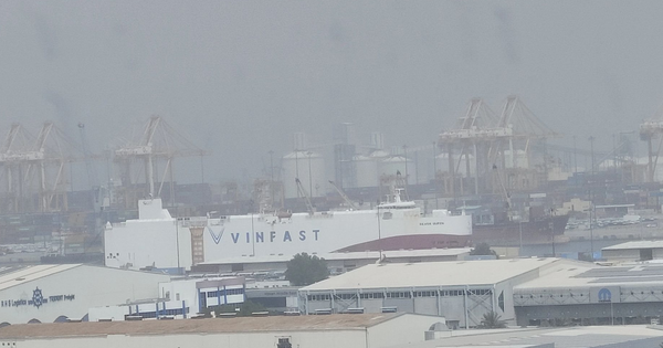 Tàu Silver Queen chở lô xe VinFast cập cảng Dubai, sẵn sàng giao xe cho giới nhà giàu UAE?