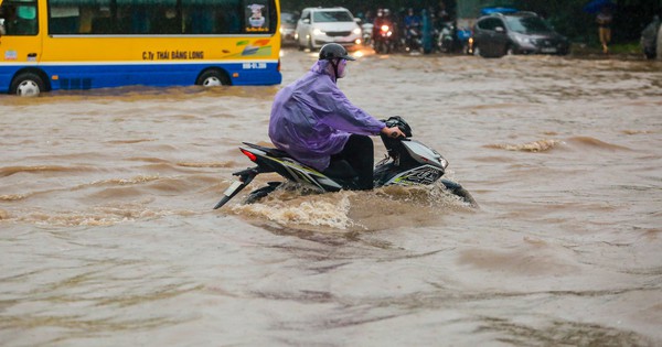 Làm gì khi xe máy bị ngập nước, chết máy vào mùa mưa?