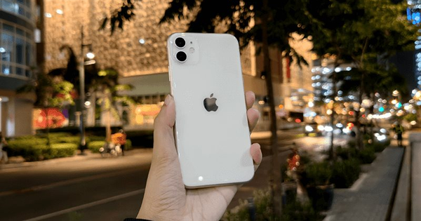 Mẫu iPhone chính hãng rẻ nhất tại Việt Nam bất ngờ tăng giá trở lại