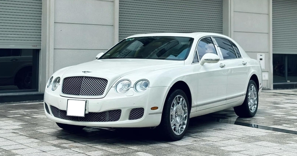 Chiếc Bentley Flying Spur hơn 1,4 tỷ này sẽ khiến người dùng 'chịu chơi' cân nhắc thay vì mua Camry hybrid