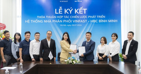 Một công ty ở Phú Thọ bất ngờ bắt tay VinFast mở liền 11 đại lý, theo ông lớn xe điện sang mở showroom ở cả Indonesia, Ấn Độ