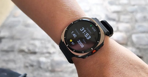 Galaxy Watch Ultra: Đẹp, mạnh mẽ, AI mới mẻ - xứng đáng là ‘trợ lý’ sức khỏe cho người dùng