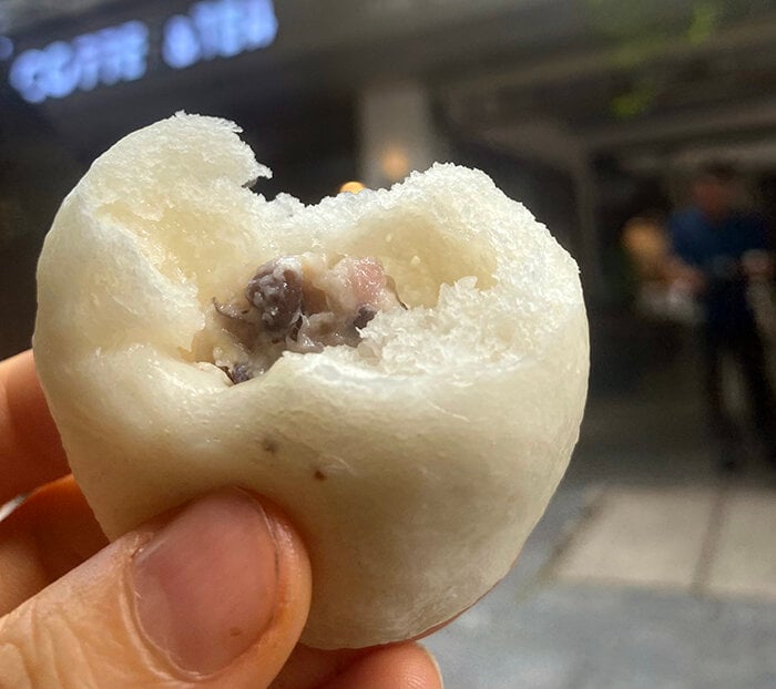 Bánh bao tí hon giá 3.000 đồng ở Hà Nội hút khách vì vừa rẻ vừa lạ - Ảnh 4