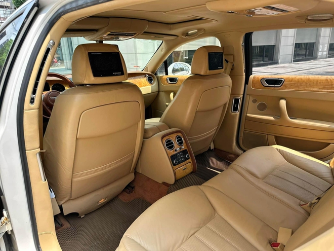 Chiếc Bentley Flying Spur hơn 1,4 tỷ này sẽ khiến người dùng 'chịu chơi' cân nhắc thay vì mua Camry hybrid - Ảnh 12