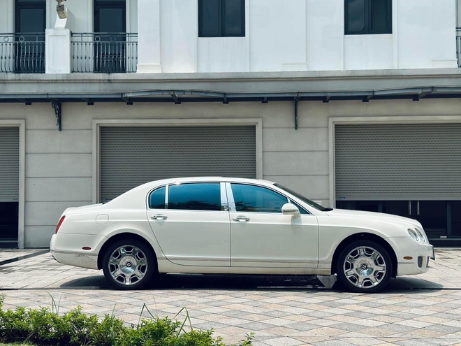 Chiếc Bentley Flying Spur hơn 1,4 tỷ này sẽ khiến người dùng 'chịu chơi' cân nhắc thay vì mua Camry hybrid - Ảnh 6