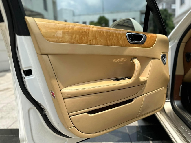 Chiếc Bentley Flying Spur hơn 1,4 tỷ này sẽ khiến người dùng 'chịu chơi' cân nhắc thay vì mua Camry hybrid - Ảnh 11