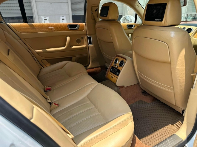 Chiếc Bentley Flying Spur hơn 1,4 tỷ này sẽ khiến người dùng 'chịu chơi' cân nhắc thay vì mua Camry hybrid - Ảnh 13