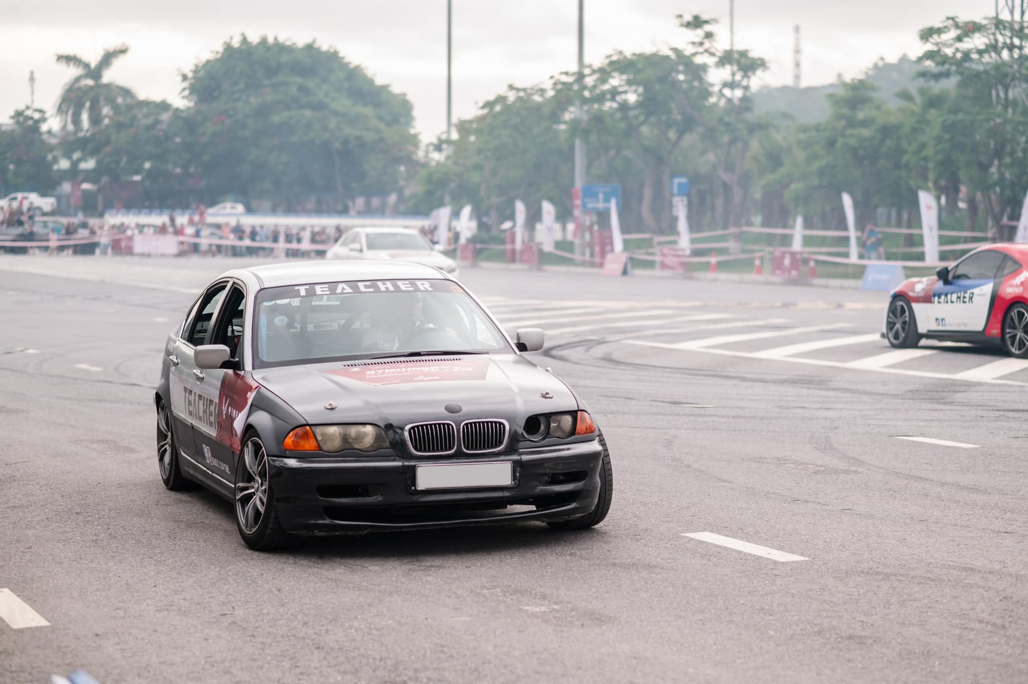 BMW 3-Series càng sửa càng hỏng, dân chơi drift nổi tiếng Việt Nam 'bóc phốt' garage: 'Tốn hơn 200 triệu, may chưa văng máy ra ngoài' - Ảnh 1