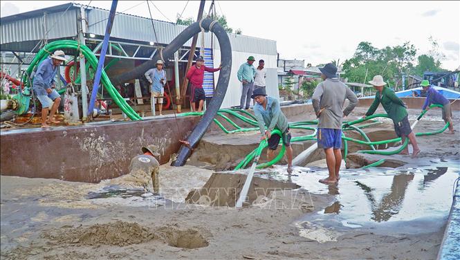 Khoảng 600m3 cát biển đã về cao tốc Hậu Giang - Cà Mau - Ảnh 3