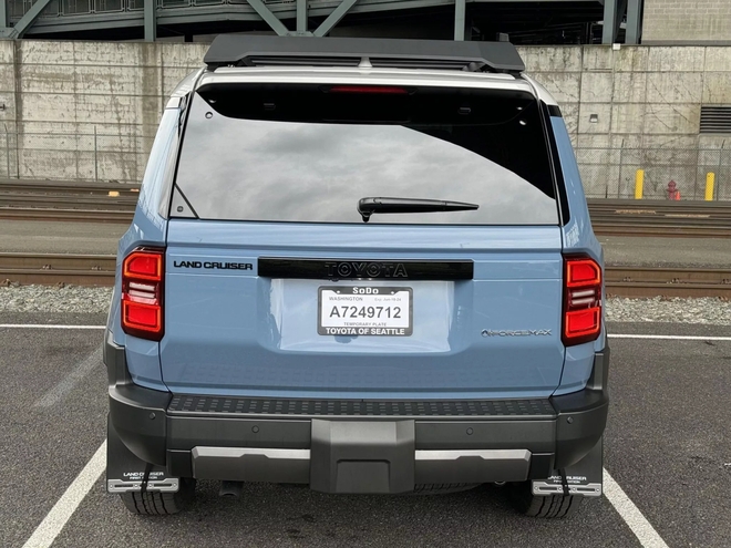 Toyota Land Cruiser Prado 2024 xuất hiện ở Đà Nẵng: Không phải nhập chính hãng, cộng đồng xe Việt Nam thêm 'nóng ruột' chờ bản chính thức - Ảnh 6