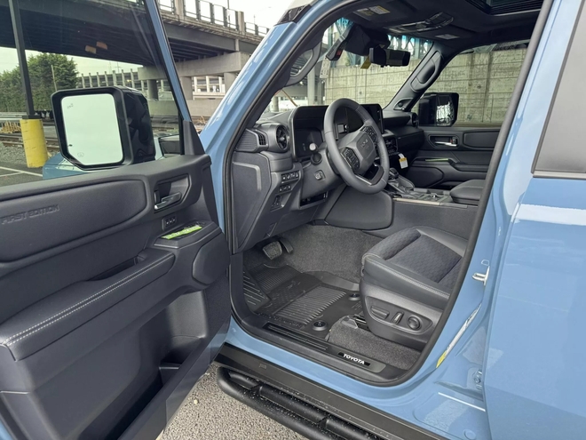 Toyota Land Cruiser Prado 2024 xuất hiện ở Đà Nẵng: Không phải nhập chính hãng, cộng đồng xe Việt Nam thêm 'nóng ruột' chờ bản chính thức - Ảnh 7