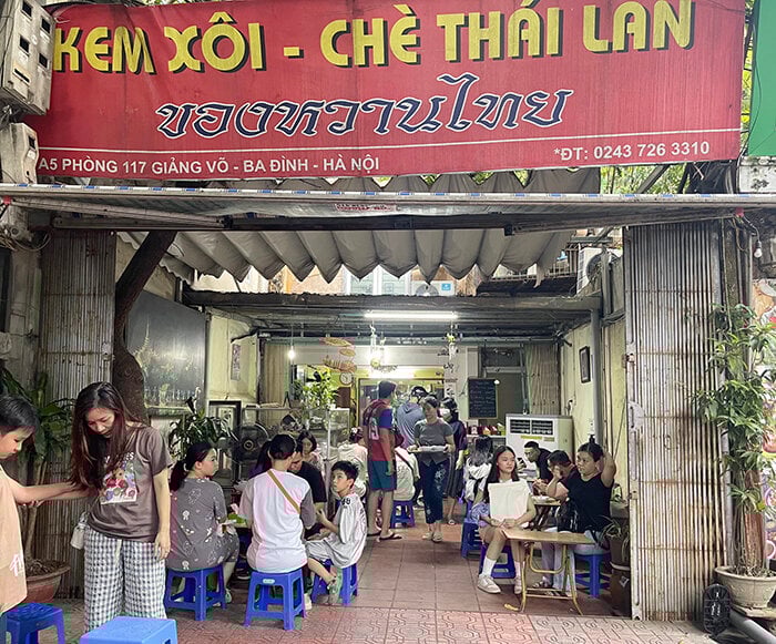 Quán kem xôi chuẩn Thái gần 40 năm của cụ bà 85 tuổi trong khu tập thể Hà Nội - Ảnh 1