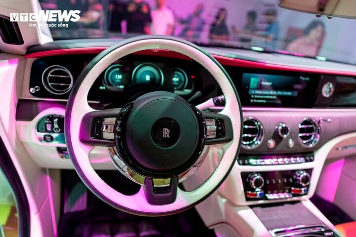 Lộ diện đại gia Việt đầu tiên nhận xe siêu sang thuần điện Rolls-Royce Spectre - Ảnh 6