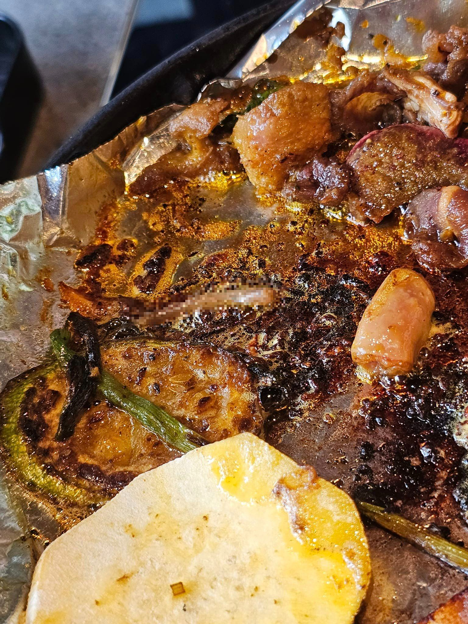 "Sinh vật lạ" trong món lòng nướng khiến vị thực khách ám ảnh cả đêm: Cư dân mạng phản ứng bất ngờ - Ảnh 2