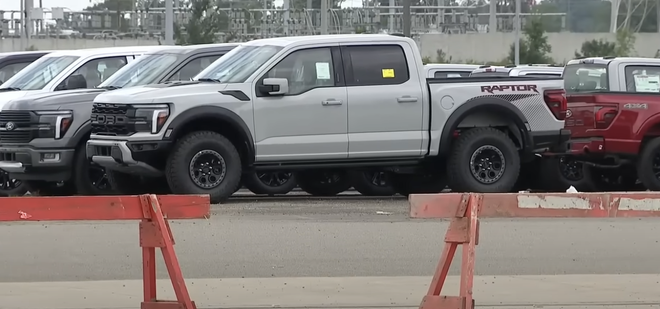 Trộm lô Ford F-150 Raptor hơn 26 tỷ đồng, kẻ gian bị bắt vì không lường trước độ ‘uống xăng như vại’ của những chiếc xe này - Ảnh 1