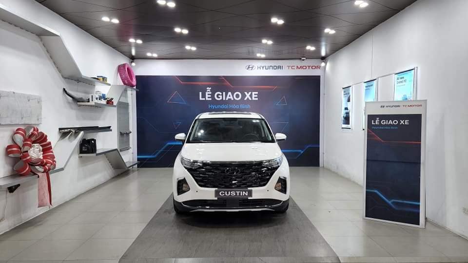 Hyundai Custin xả hàng tồn: Bản giữa giảm 75 triệu, gần rẻ ngang Innova Cross tiêu chuẩn - Ảnh 2