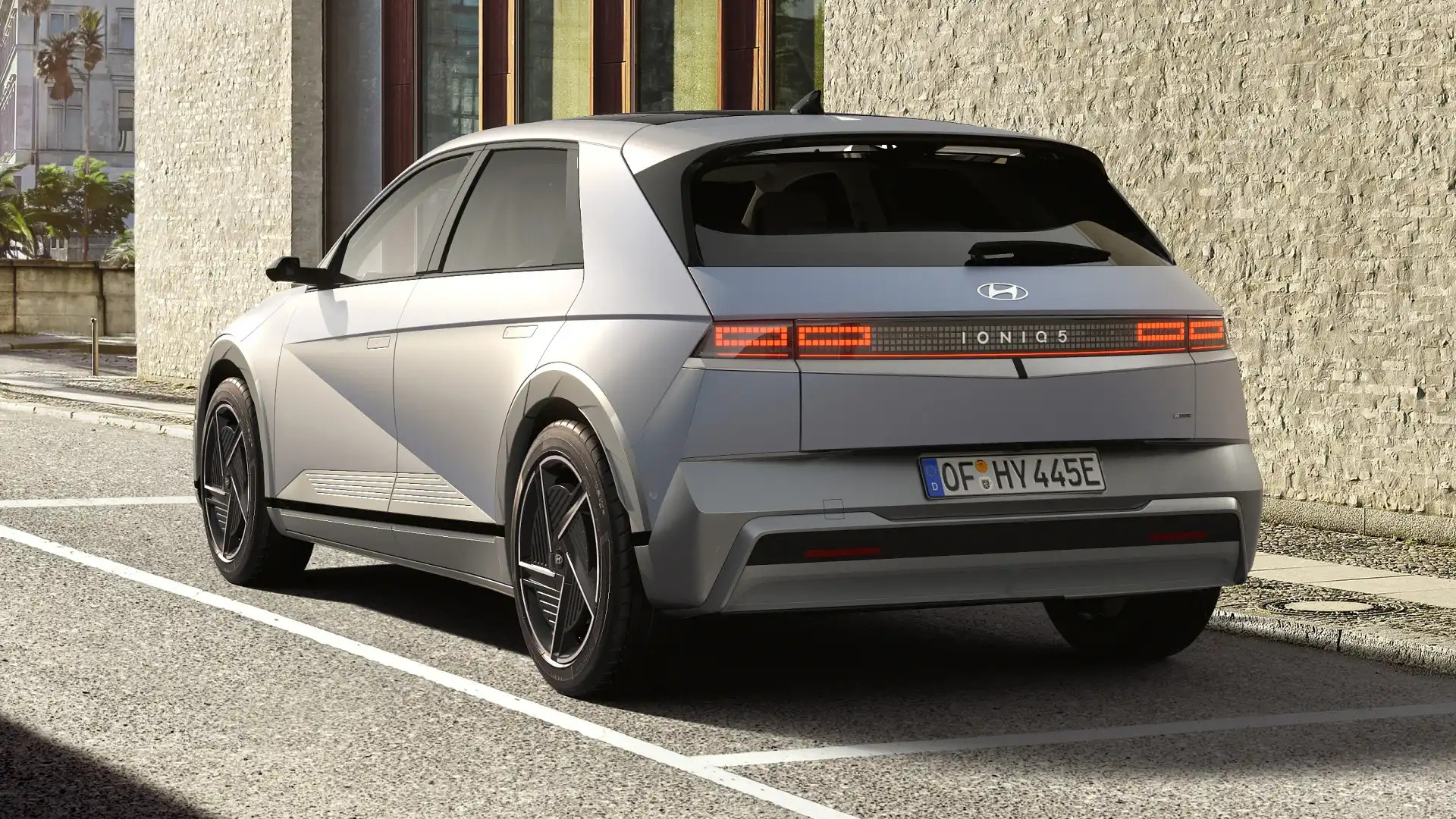 Hyundai Ioniq 5 2025 ra mắt: Công suất không đổi, tầm hoạt động tăng lên 570km, thêm tính năng ADAS, giá tăng 40 triệu đồng - Ảnh 1