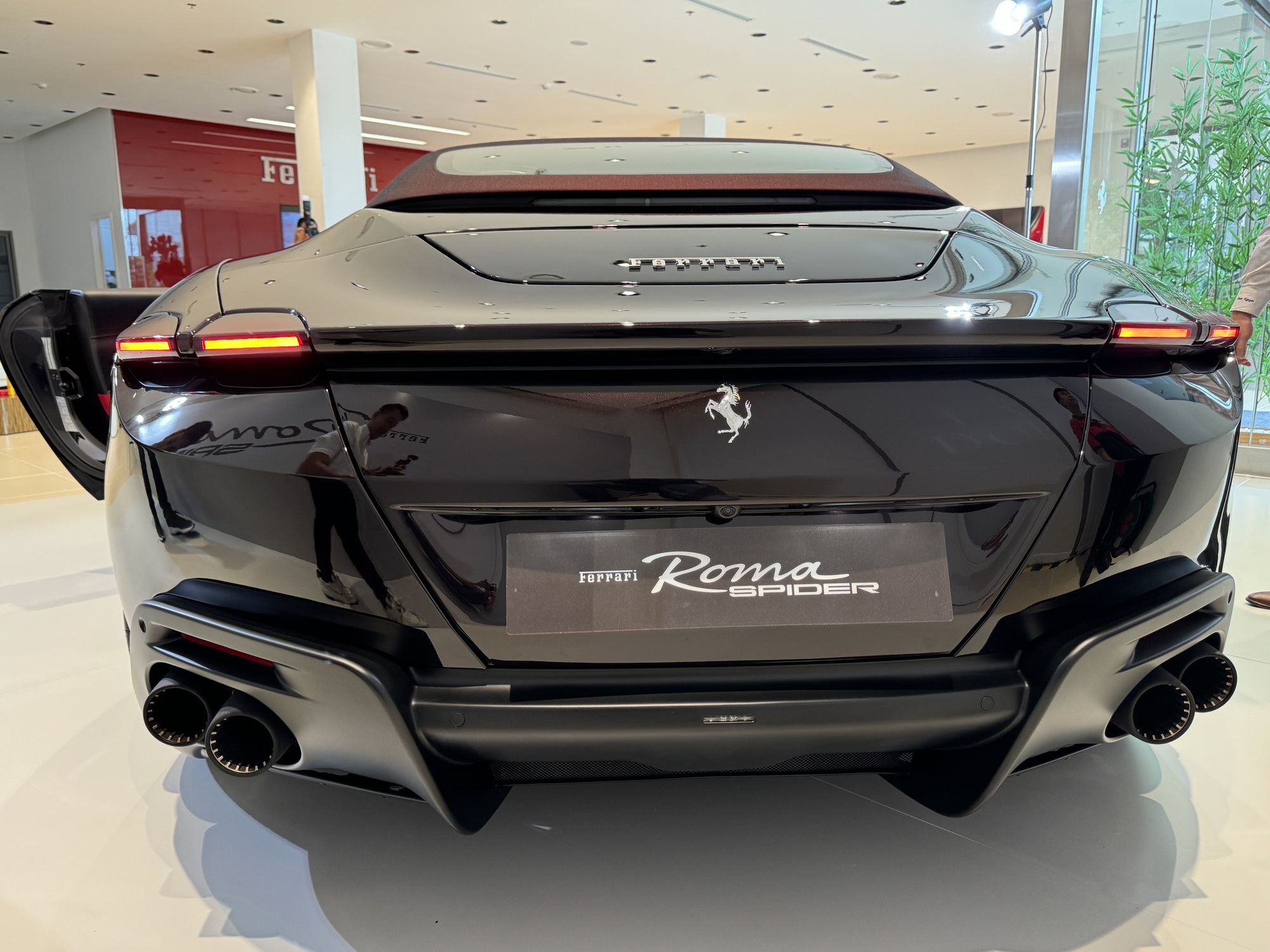 Siêu xe chục tỉ liên tục đổ bộ vào Việt Nam - Ảnh 2