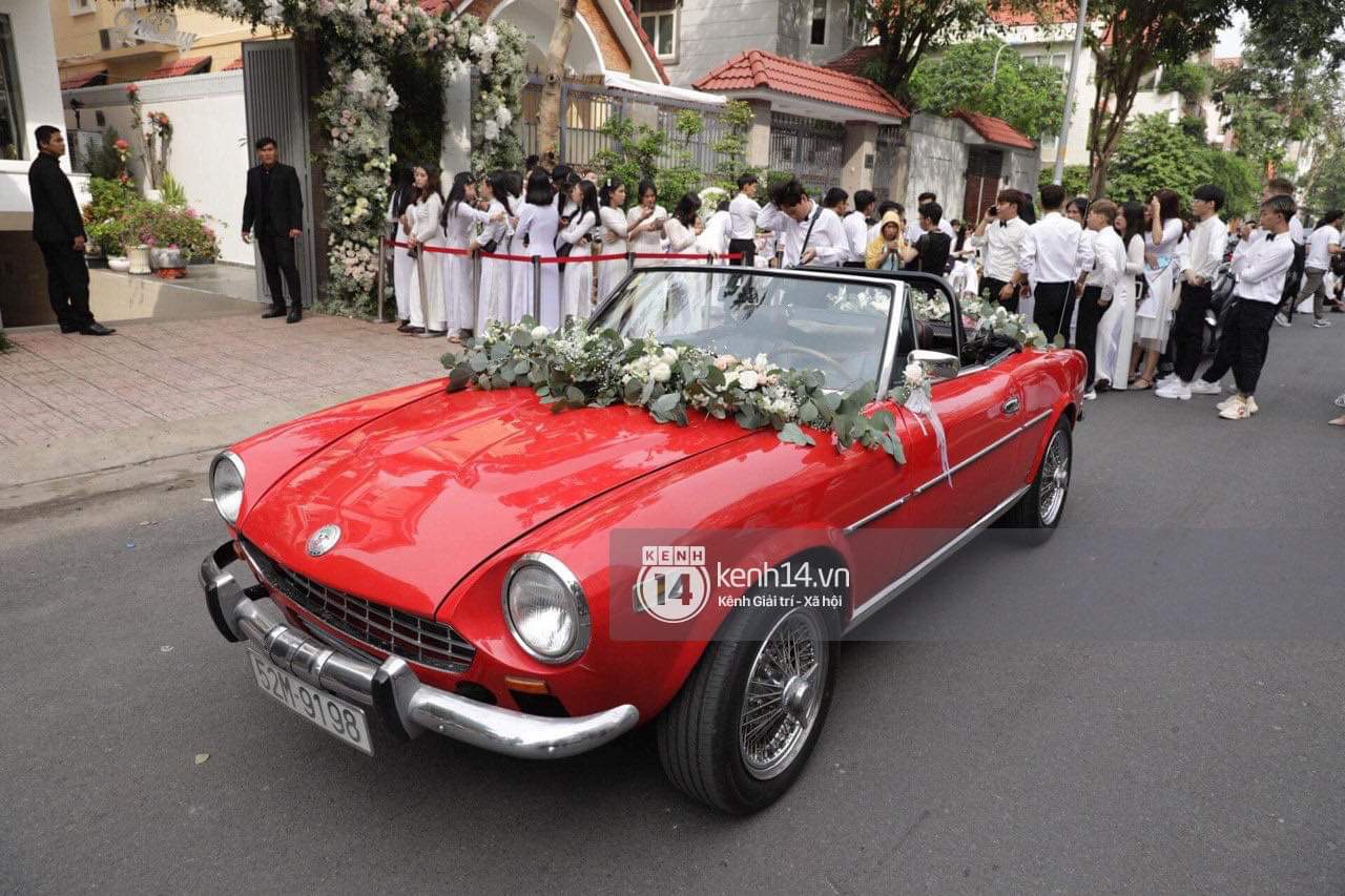 Ngắm lại loạt siêu xe rước dâu của 3 thiếu gia ngành nhựa đình đám nhất Việt Nam: Nhà hào môn đúng là không làm ta thất vọng! - Ảnh 1