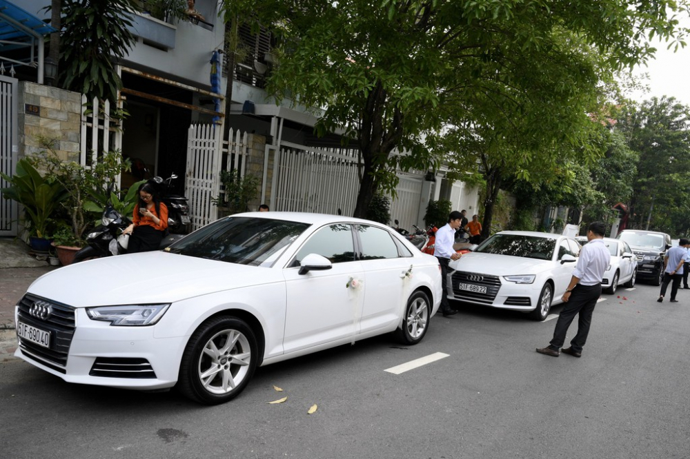 Ngắm lại loạt siêu xe rước dâu của 3 thiếu gia ngành nhựa đình đám nhất Việt Nam: Nhà hào môn đúng là không làm ta thất vọng! - Ảnh 3