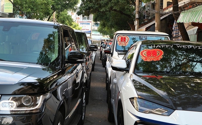 Ngắm lại loạt siêu xe rước dâu của 3 thiếu gia ngành nhựa đình đám nhất Việt Nam: Nhà hào môn đúng là không làm ta thất vọng! - Ảnh 12