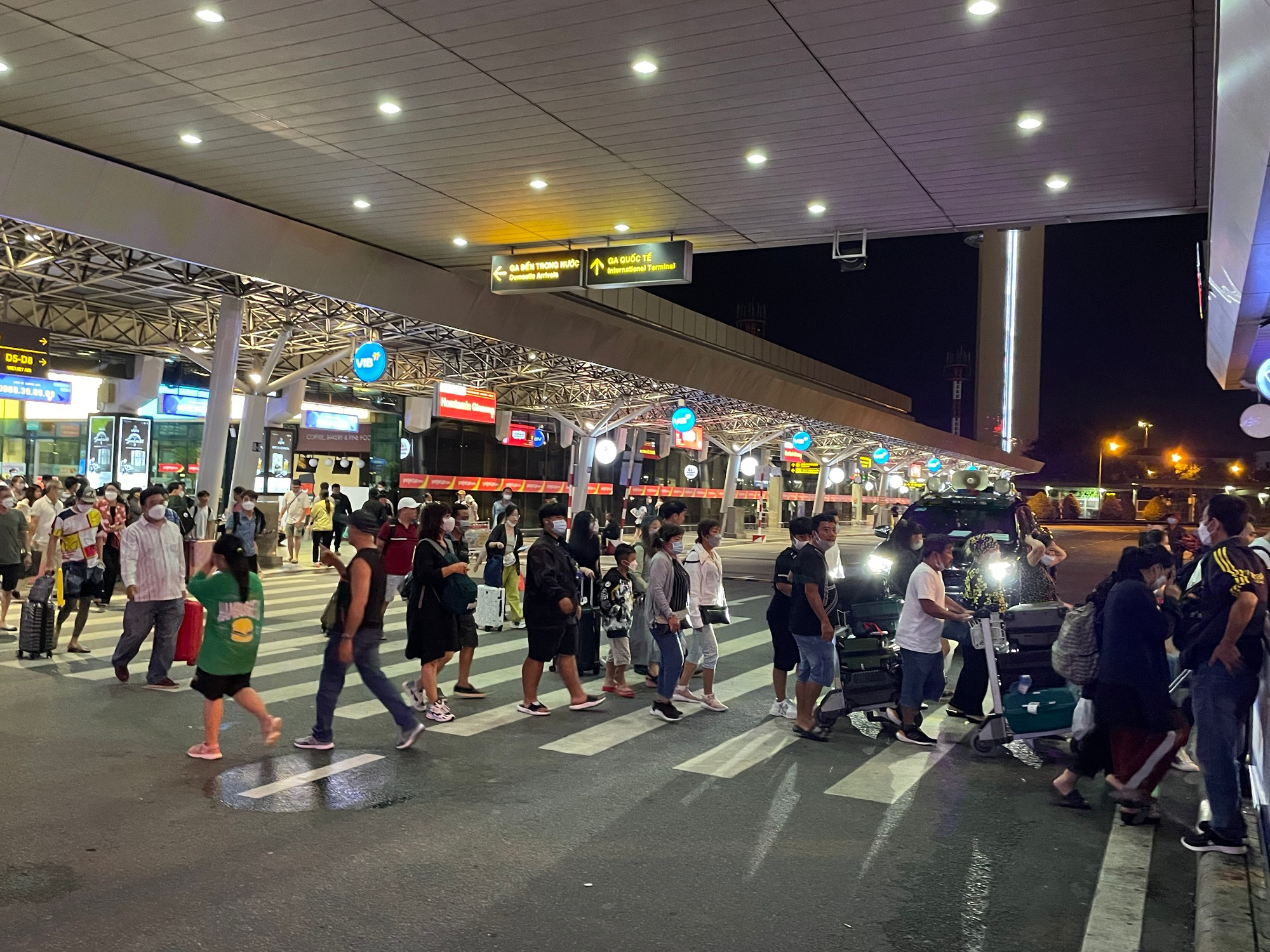 Sốc: Bay đêm đến TP.HCM sẽ được miễn phí luôn khách sạn, chỉ tính tiền từ đêm thứ 2? - Ảnh 2